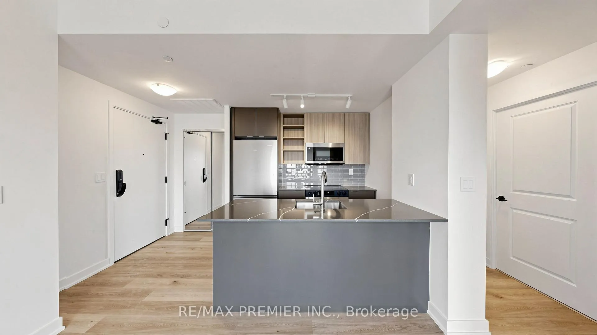 Photo 12 of Unit 2001, 2075 Lakeshore Road, Burlington, Brant — HOMEH