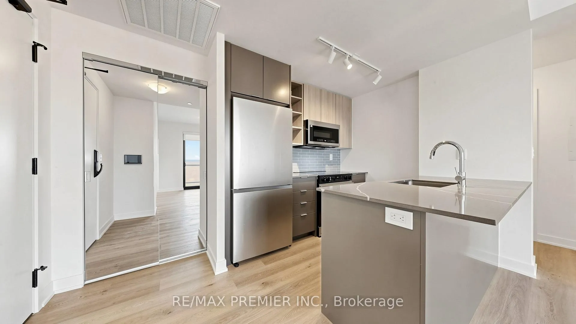 Photo 14 of Unit 2001, 2075 Lakeshore Road, Burlington, Brant — HOMEH