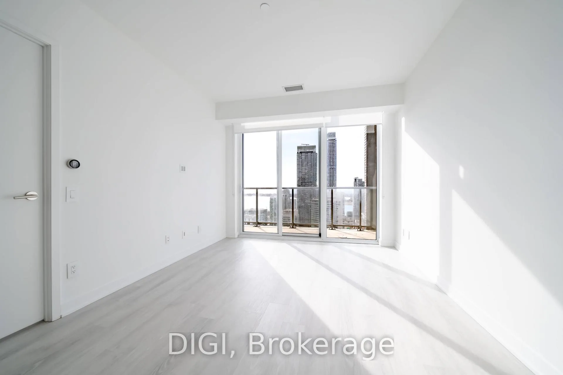 Photo 12 of Unit 810, 57 Spadina Avenue, Toronto, Waterfront Communities — HOMEH