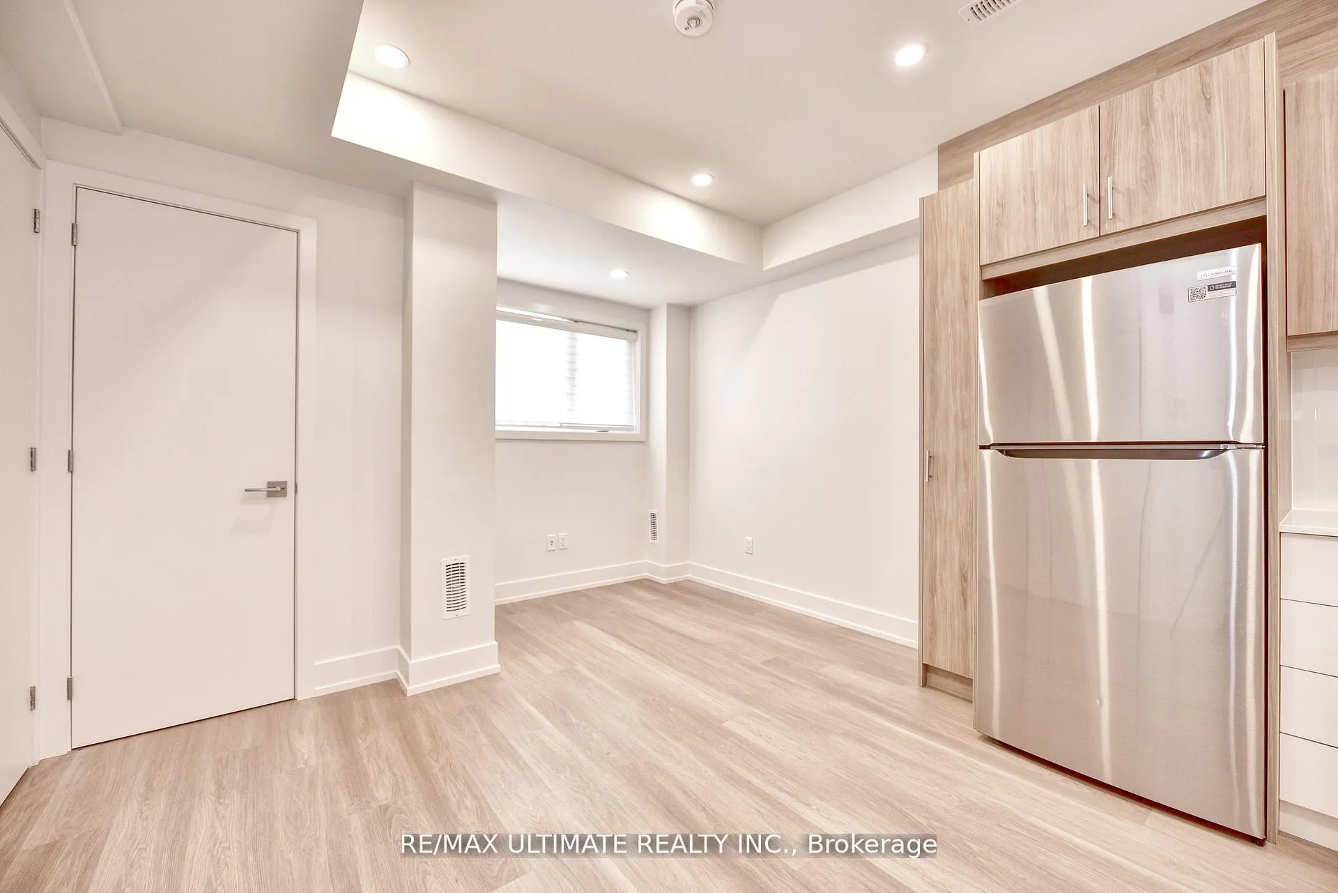 Photo 6 of Unit Laneway, 385 McRoberts Avenue, Toronto, Caledonia-Fairbank — HOMEH