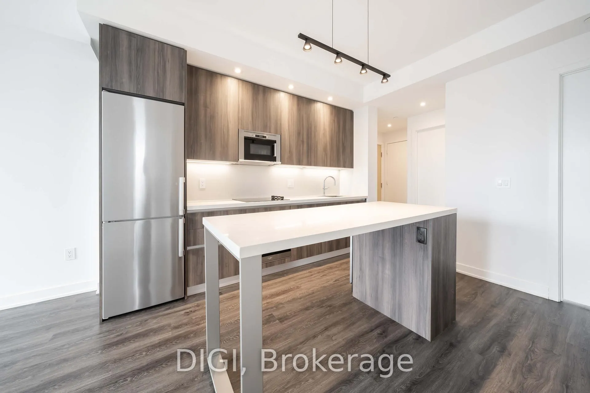Photo 4 of Unit 307, 8 Gloucester Street, Toronto, Church-Yonge Corridor — HOMEH