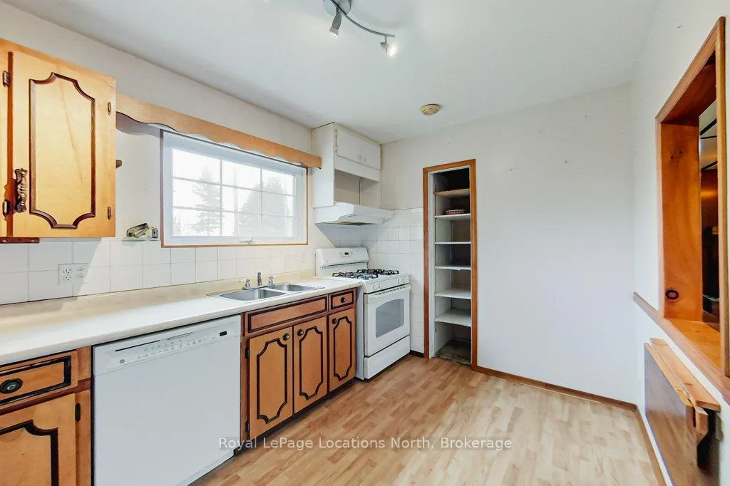 Photo 3 of 185 Bay Street E, Blue Mountains — HOMEH