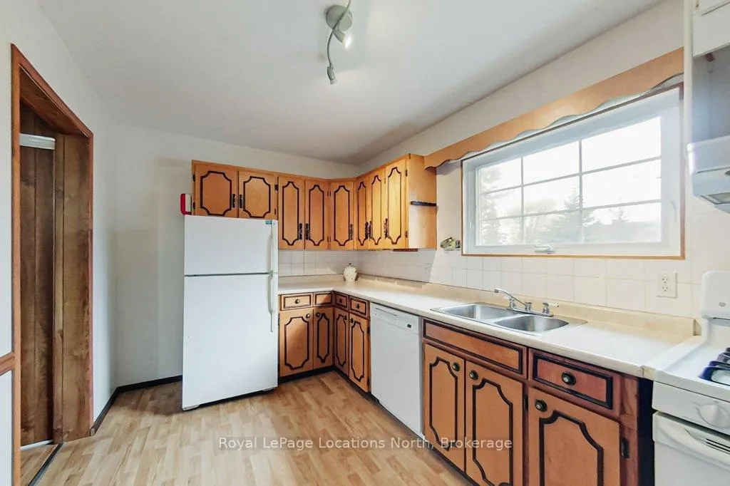Photo 4 of 185 Bay Street E, Blue Mountains — HOMEH
