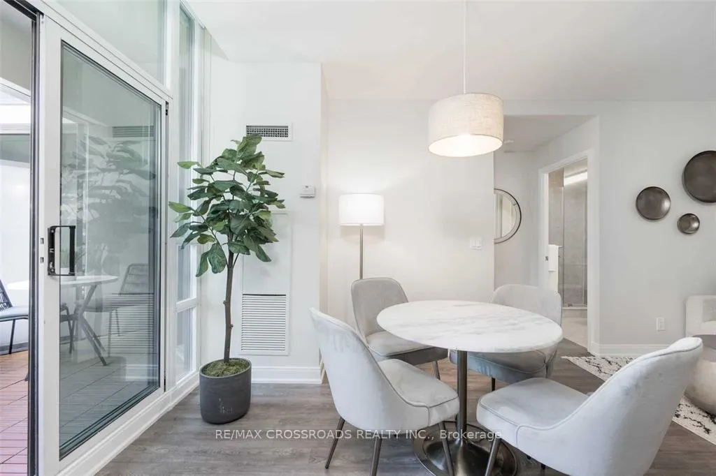 Photo 6 of Unit 814, 88 Broadway Avenue, Toronto, Mount Pleasant West — HOMEH