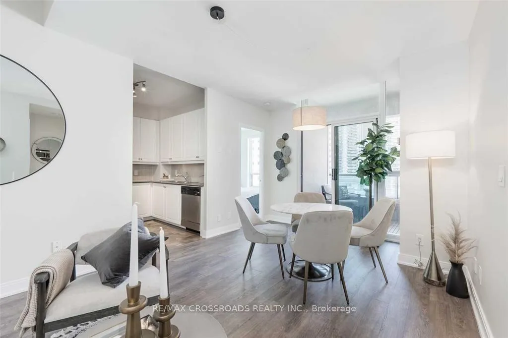 Photo 7 of Unit 814, 88 Broadway Avenue, Toronto, Mount Pleasant West — HOMEH