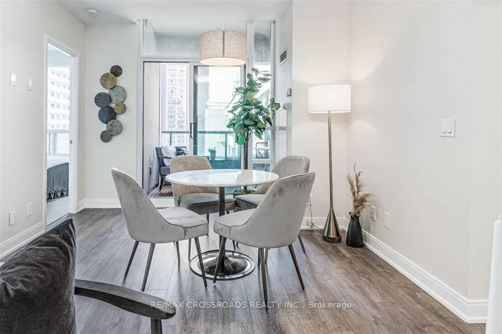 Photo 8 of Unit 814, 88 Broadway Avenue, Toronto, Mount Pleasant West — HOMEH