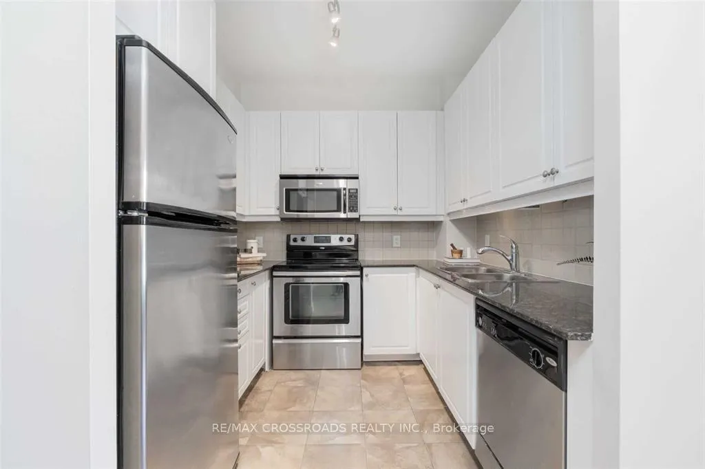 Photo 16 of Unit 814, 88 Broadway Avenue, Toronto, Mount Pleasant West — HOMEH