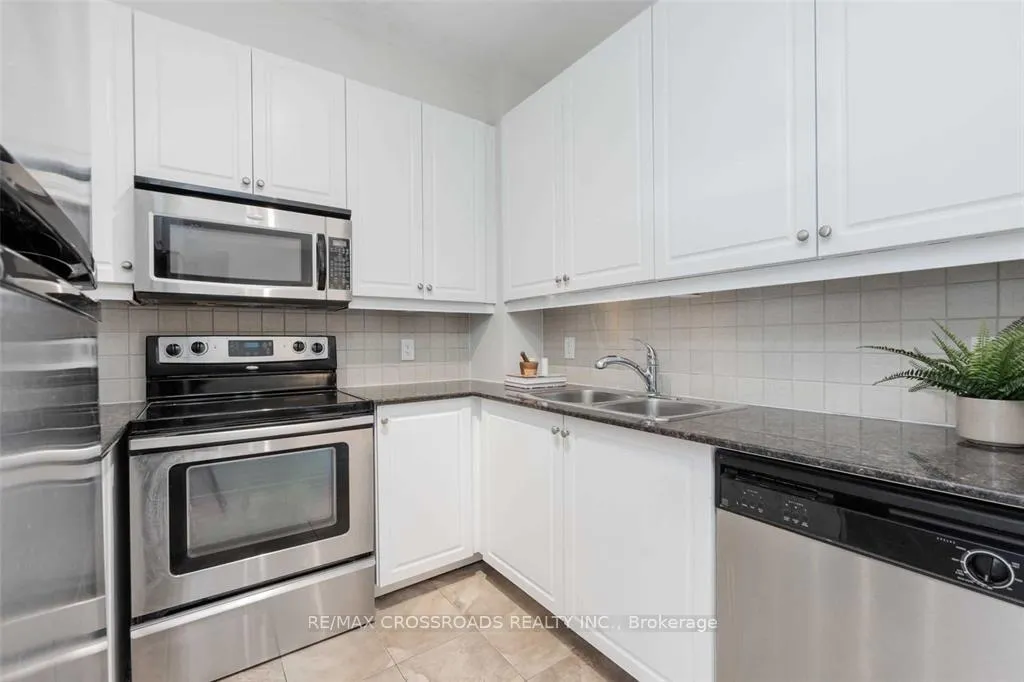 Photo 17 of Unit 814, 88 Broadway Avenue, Toronto, Mount Pleasant West — HOMEH