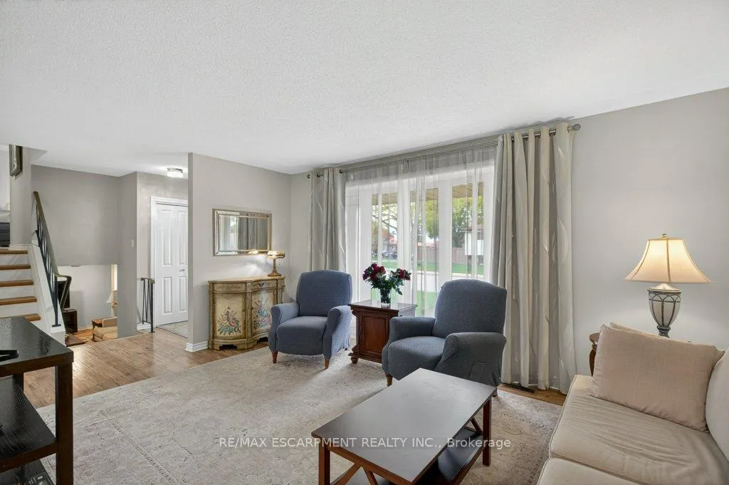 Photo 11 of 4 Camelot Drive, Hamilton, Lawfield — HOMEH
