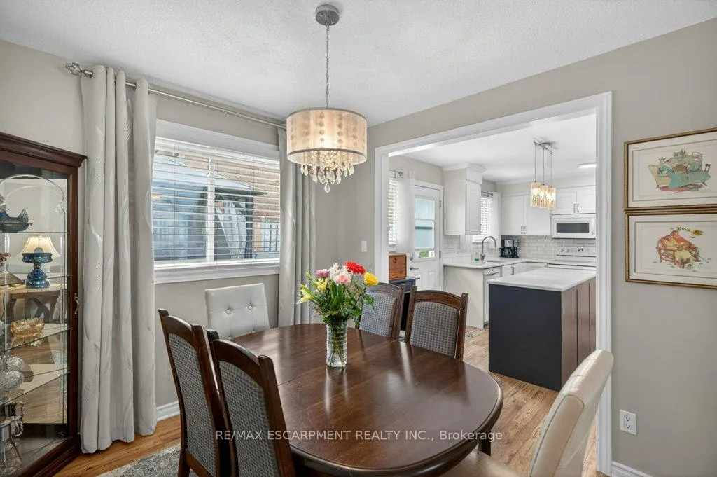 Photo 12 of 4 Camelot Drive, Hamilton, Lawfield — HOMEH