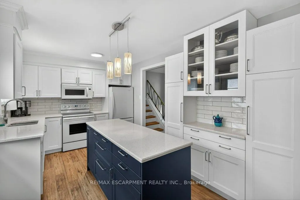 Photo 14 of 4 Camelot Drive, Hamilton, Lawfield — HOMEH