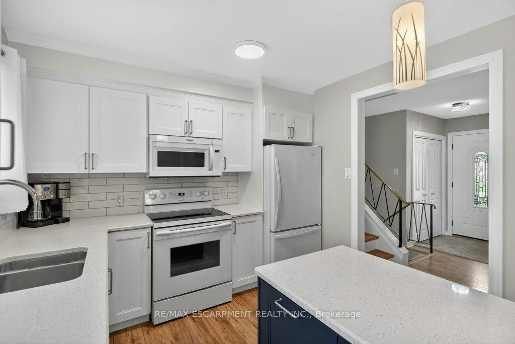 Photo 15 of 4 Camelot Drive, Hamilton, Lawfield — HOMEH