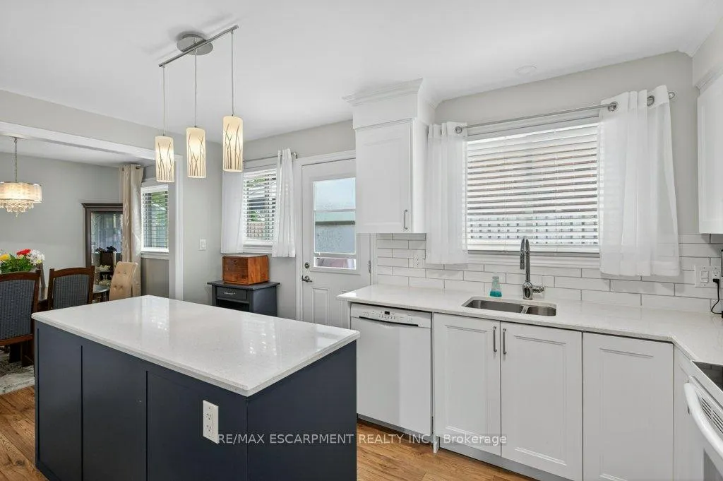 Photo 17 of 4 Camelot Drive, Hamilton, Lawfield — HOMEH