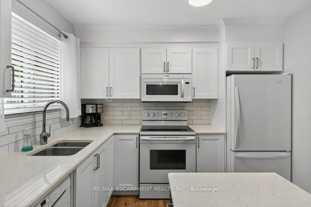 Photo 19 of 4 Camelot Drive, Hamilton, Lawfield — HOMEH