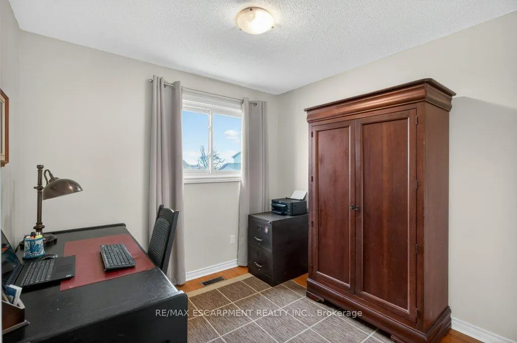 Photo 26 of 4 Camelot Drive, Hamilton, Lawfield — HOMEH