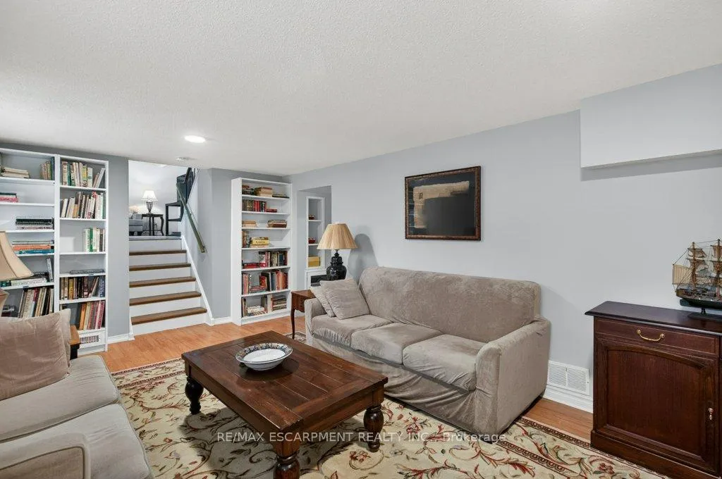 Photo 32 of 4 Camelot Drive, Hamilton, Lawfield — HOMEH