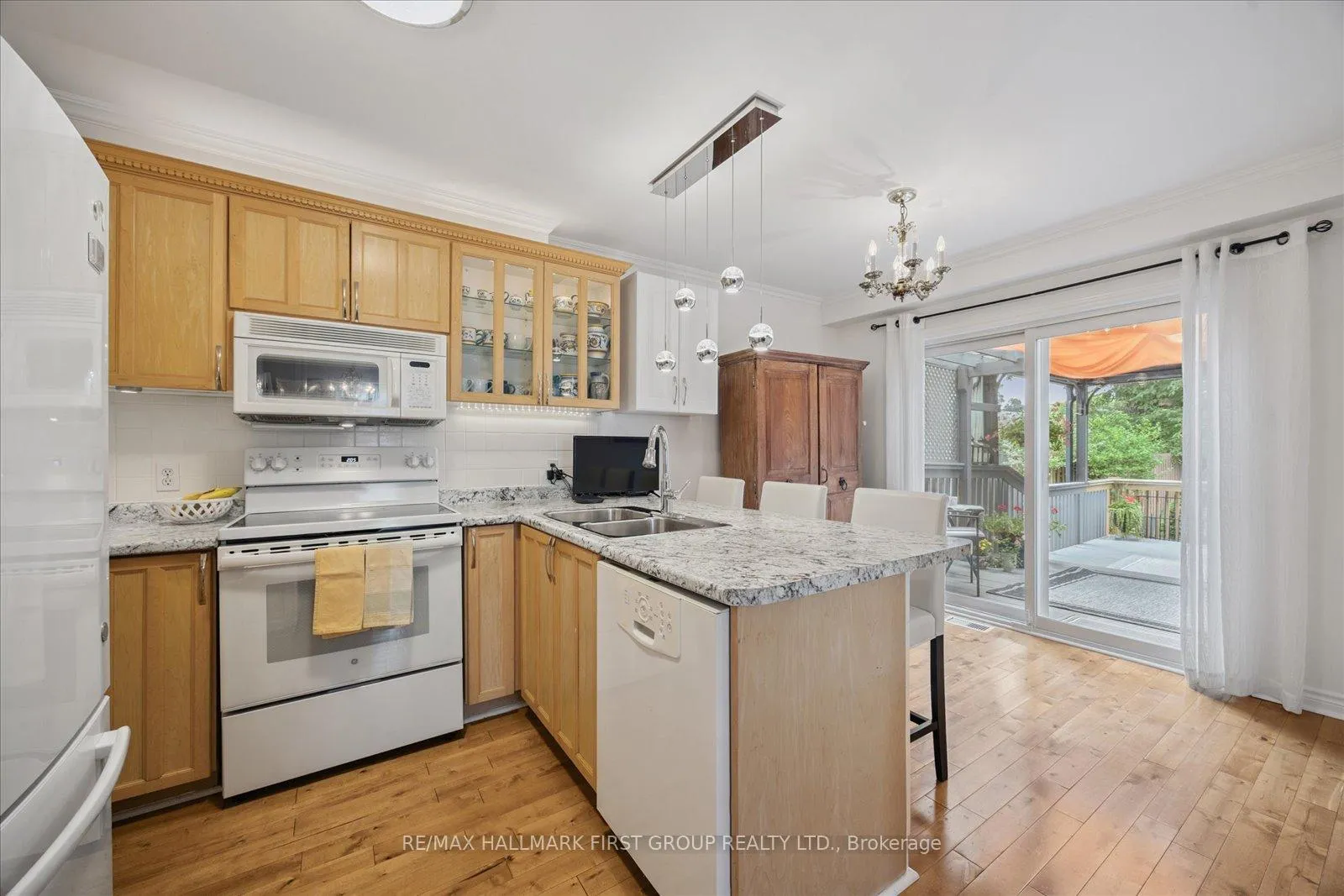 Photo 13 of 412 Athol Street, Whitby, Downtown Whitby — HOMEH