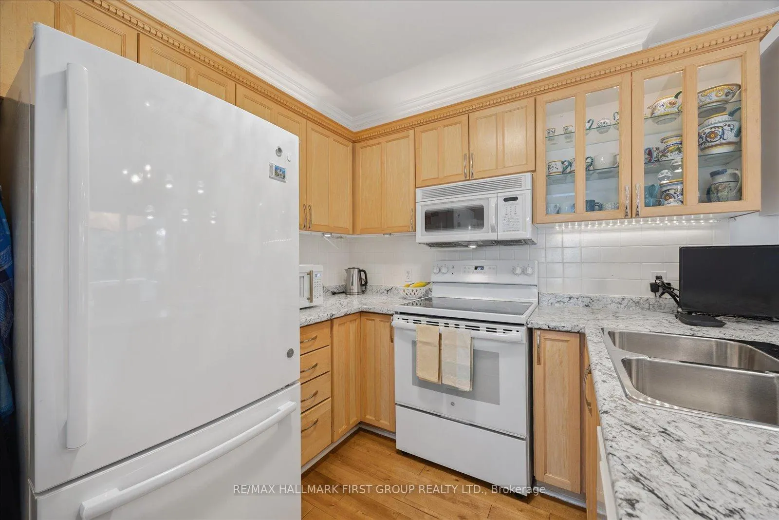 Photo 14 of 412 Athol Street, Whitby, Downtown Whitby — HOMEH