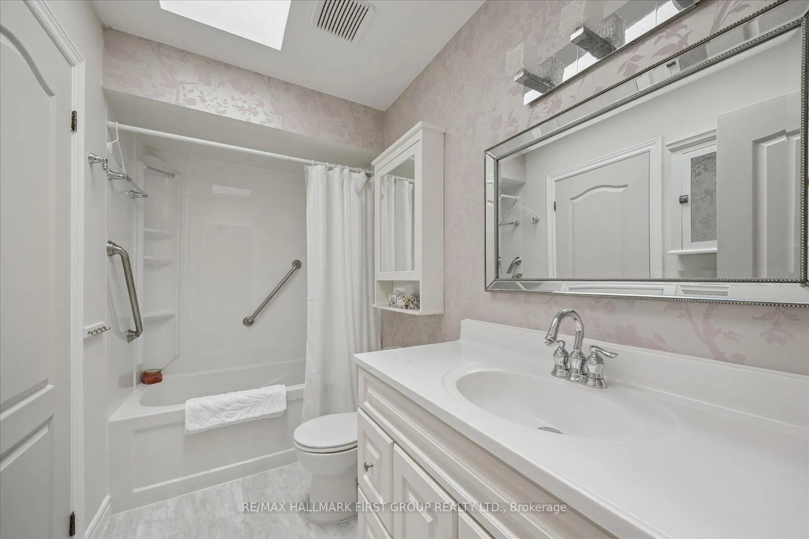 Photo 20 of 412 Athol Street, Whitby, Downtown Whitby — HOMEH