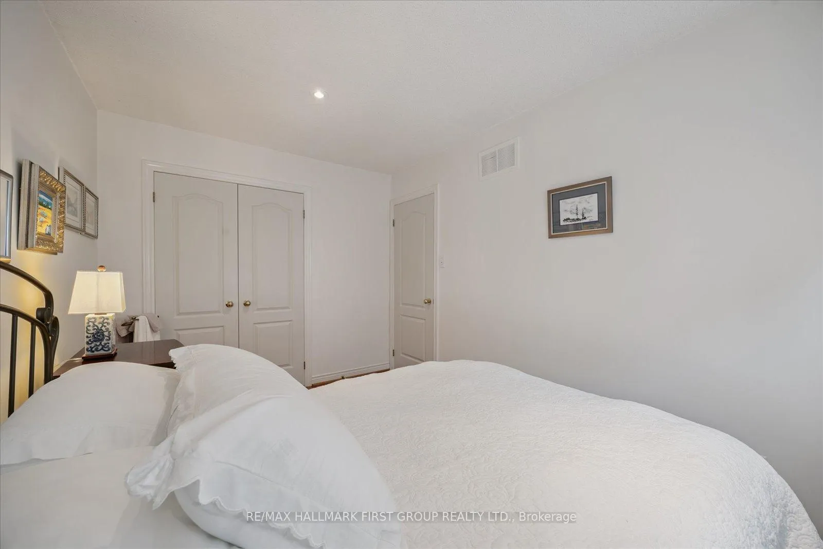 Photo 22 of 412 Athol Street, Whitby, Downtown Whitby — HOMEH