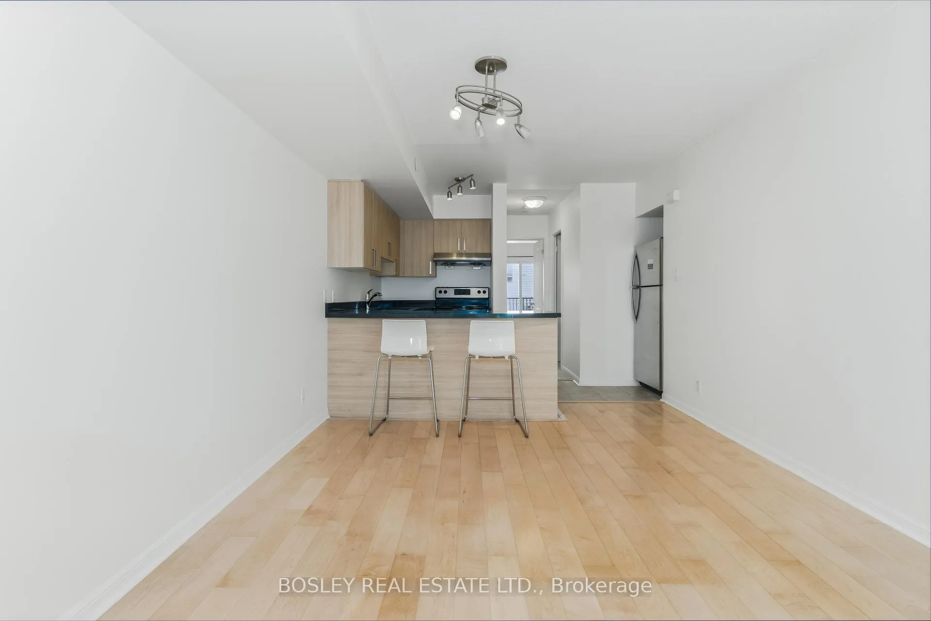 Photo 6 of Unit 606, 100 Strachan Avenue, Toronto, Niagara — HOMEH