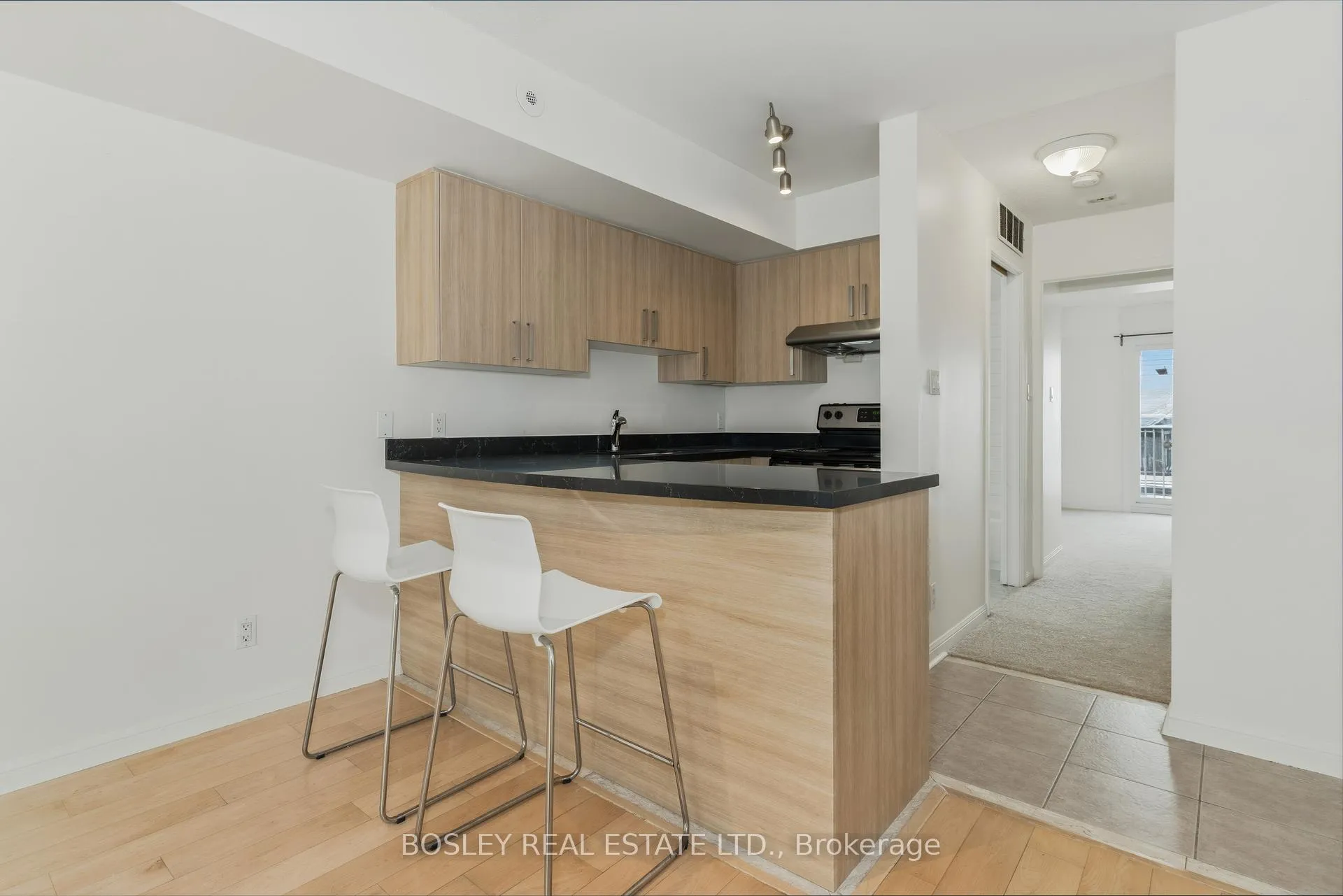 Photo 7 of Unit 606, 100 Strachan Avenue, Toronto, Niagara — HOMEH