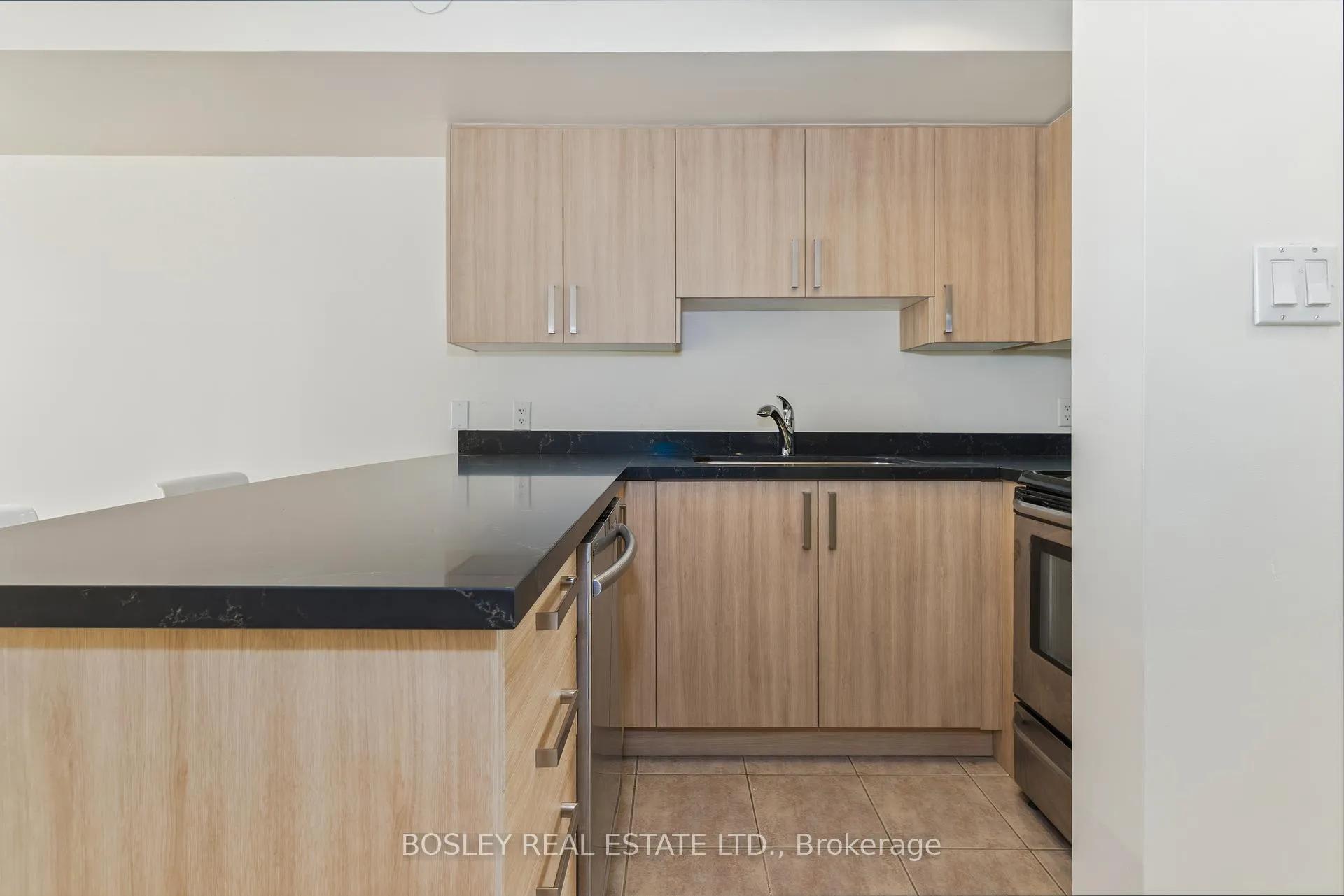 Photo 9 of Unit 606, 100 Strachan Avenue, Toronto, Niagara — HOMEH
