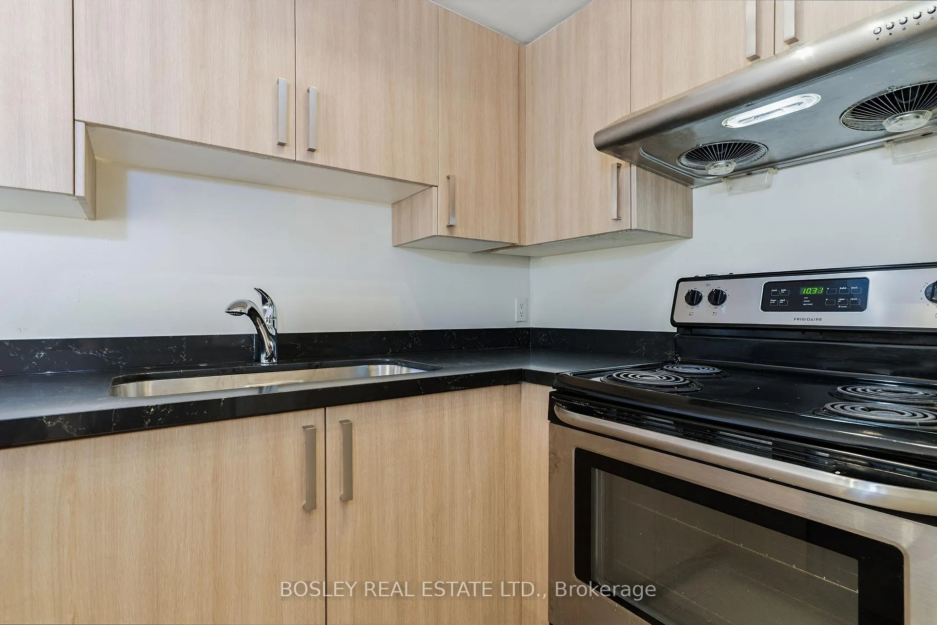 Photo 11 of Unit 606, 100 Strachan Avenue, Toronto, Niagara — HOMEH