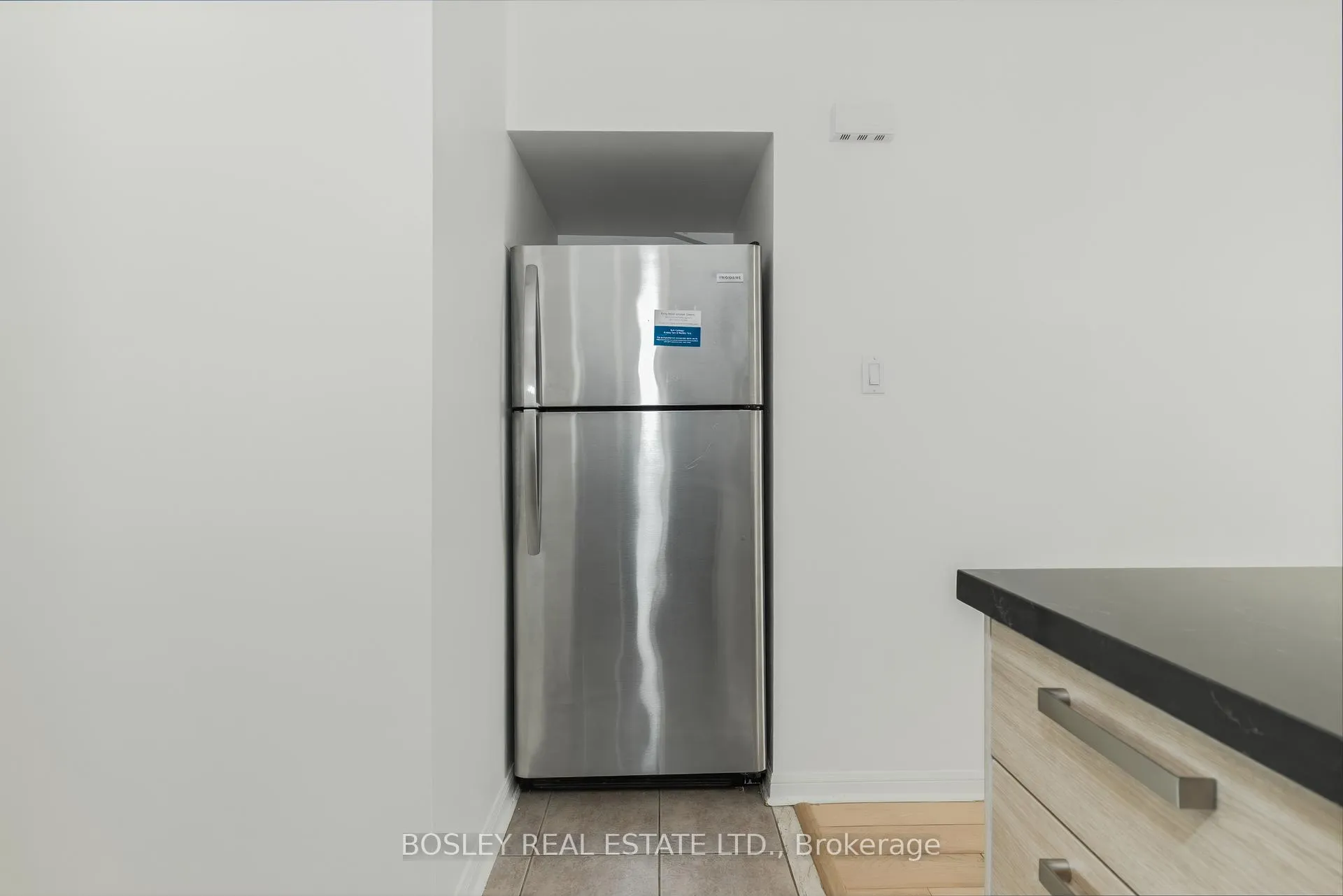 Photo 12 of Unit 606, 100 Strachan Avenue, Toronto, Niagara — HOMEH