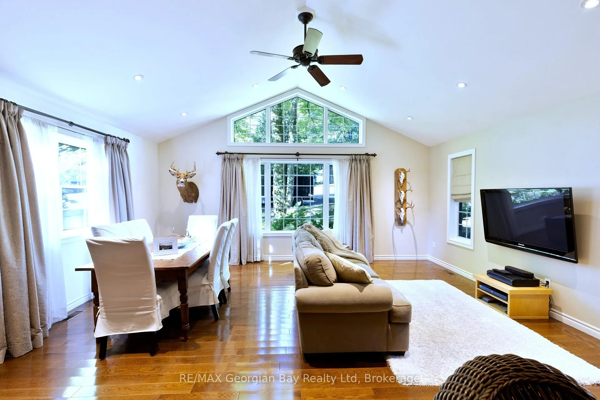 Photo 8 of 133 Timcourt Drive, Tiny, Rural Tiny — HOMEH