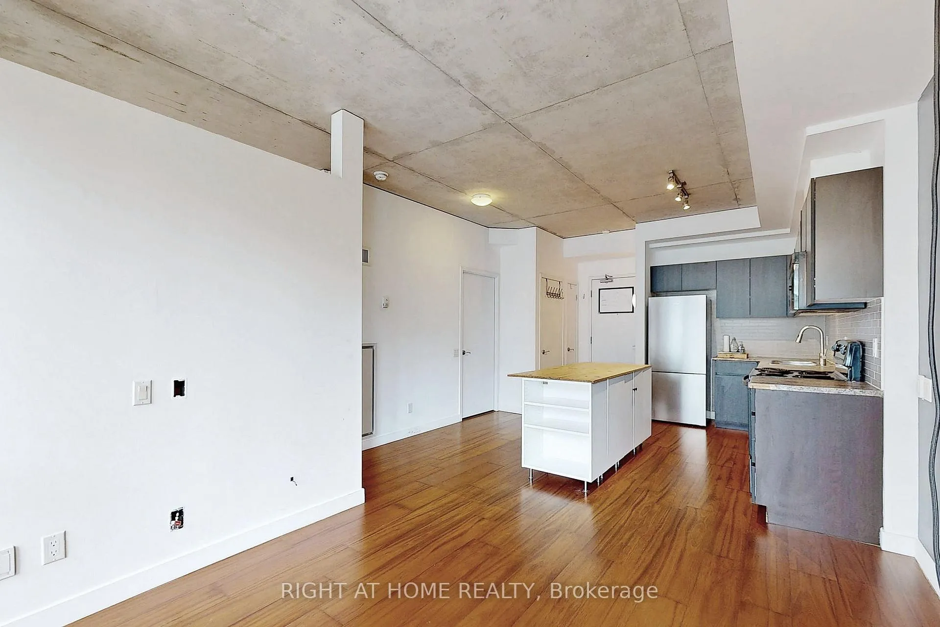 Photo 4 of Unit 312, 38 Niagara Street, Toronto, Waterfront Communities — HOMEH