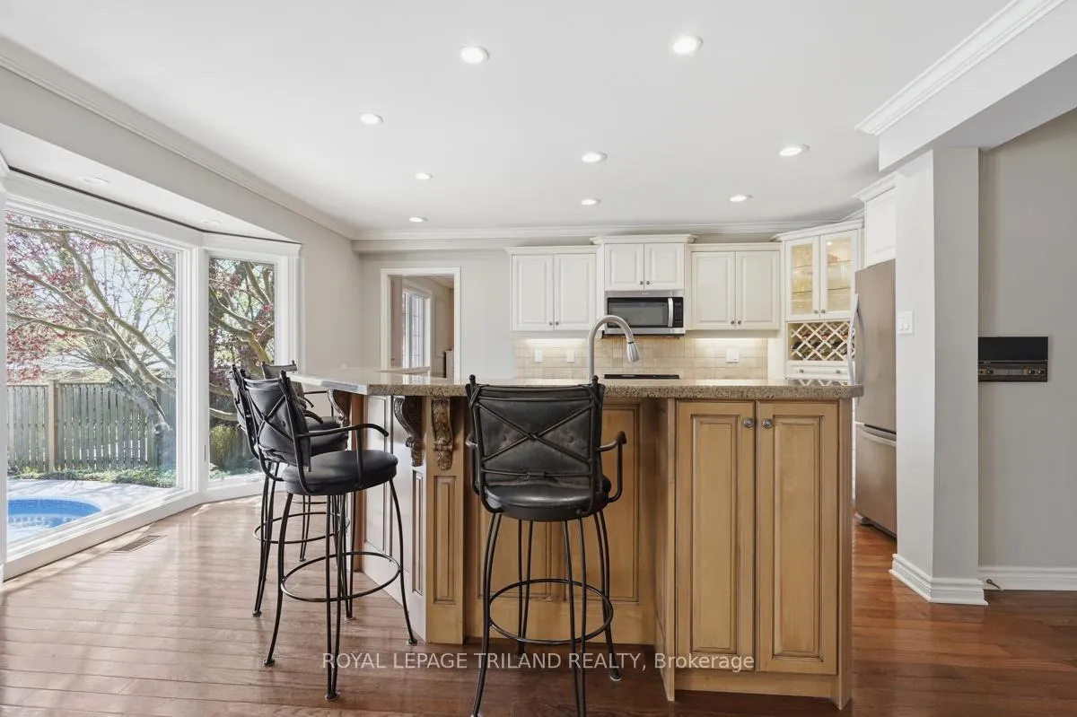 Photo 9 of 48 Tamarack Crescent, London, South L — HOMEH