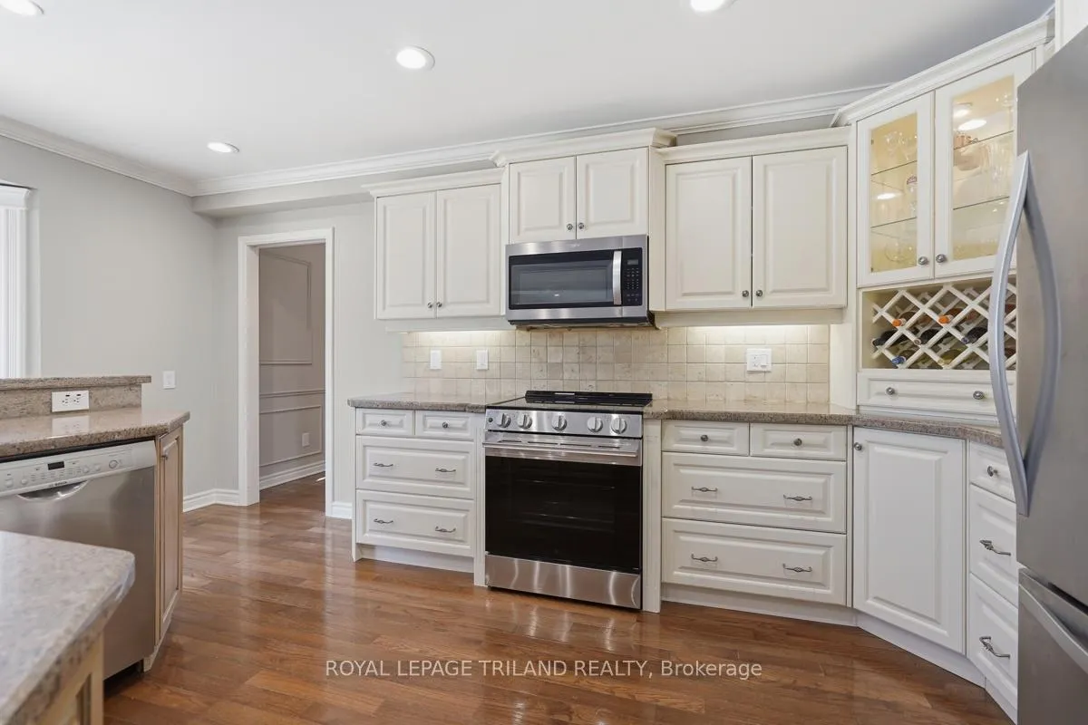 Photo 10 of 48 Tamarack Crescent, London, South L — HOMEH