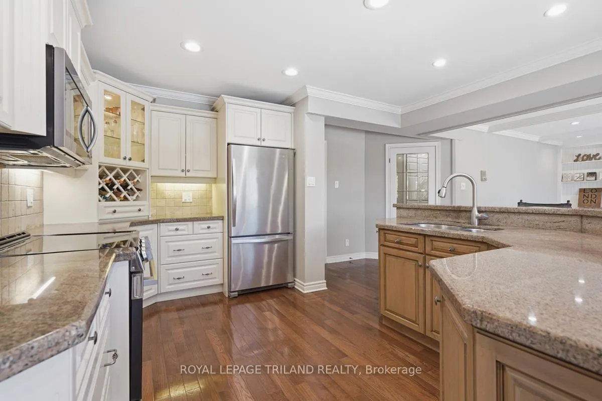 Photo 11 of 48 Tamarack Crescent, London, South L — HOMEH