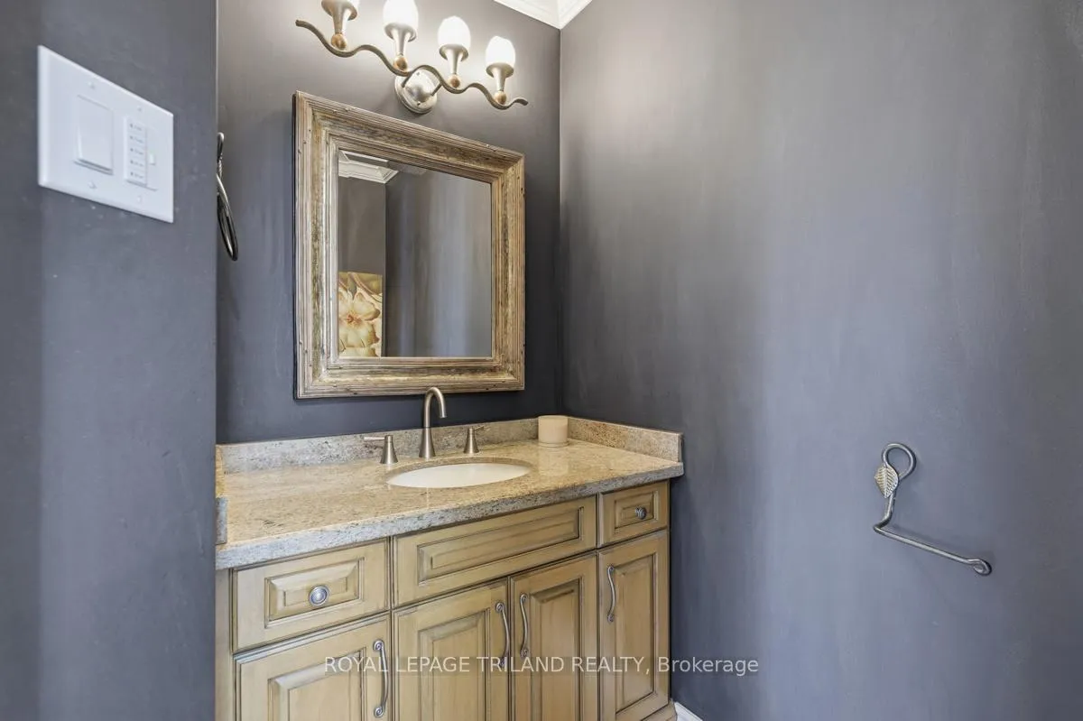 Photo 17 of 48 Tamarack Crescent, London, South L — HOMEH