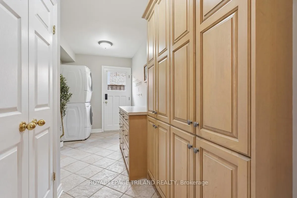 Photo 18 of 48 Tamarack Crescent, London, South L — HOMEH