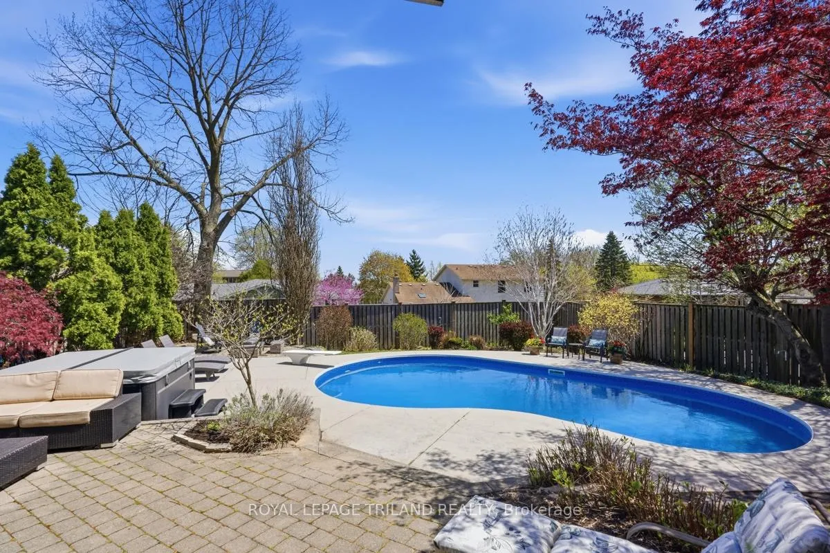 Photo 35 of 48 Tamarack Crescent, London, South L — HOMEH