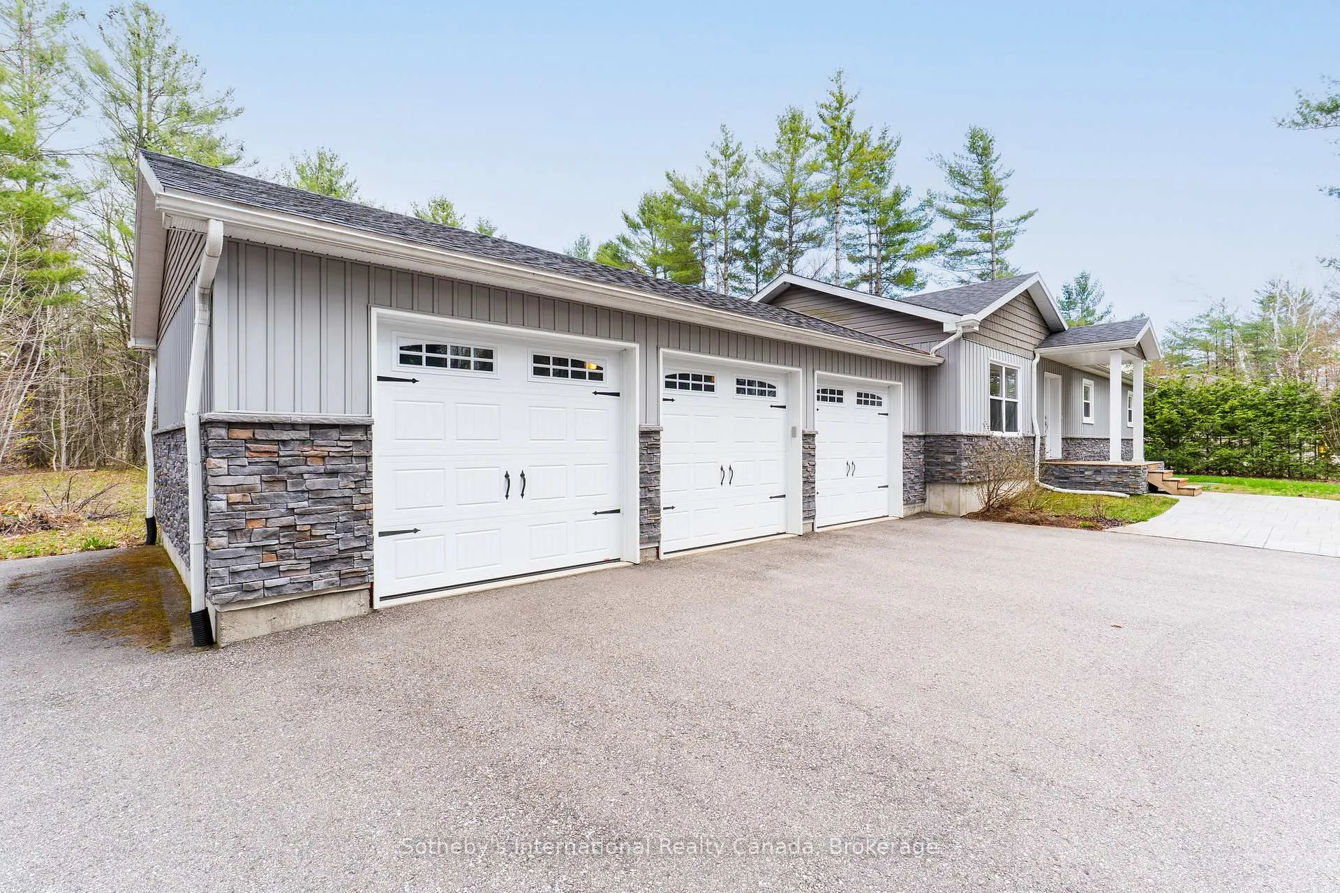 Photo 3 of 1021 Tower Crescent, Gravenhurst, Morrison — HOMEH