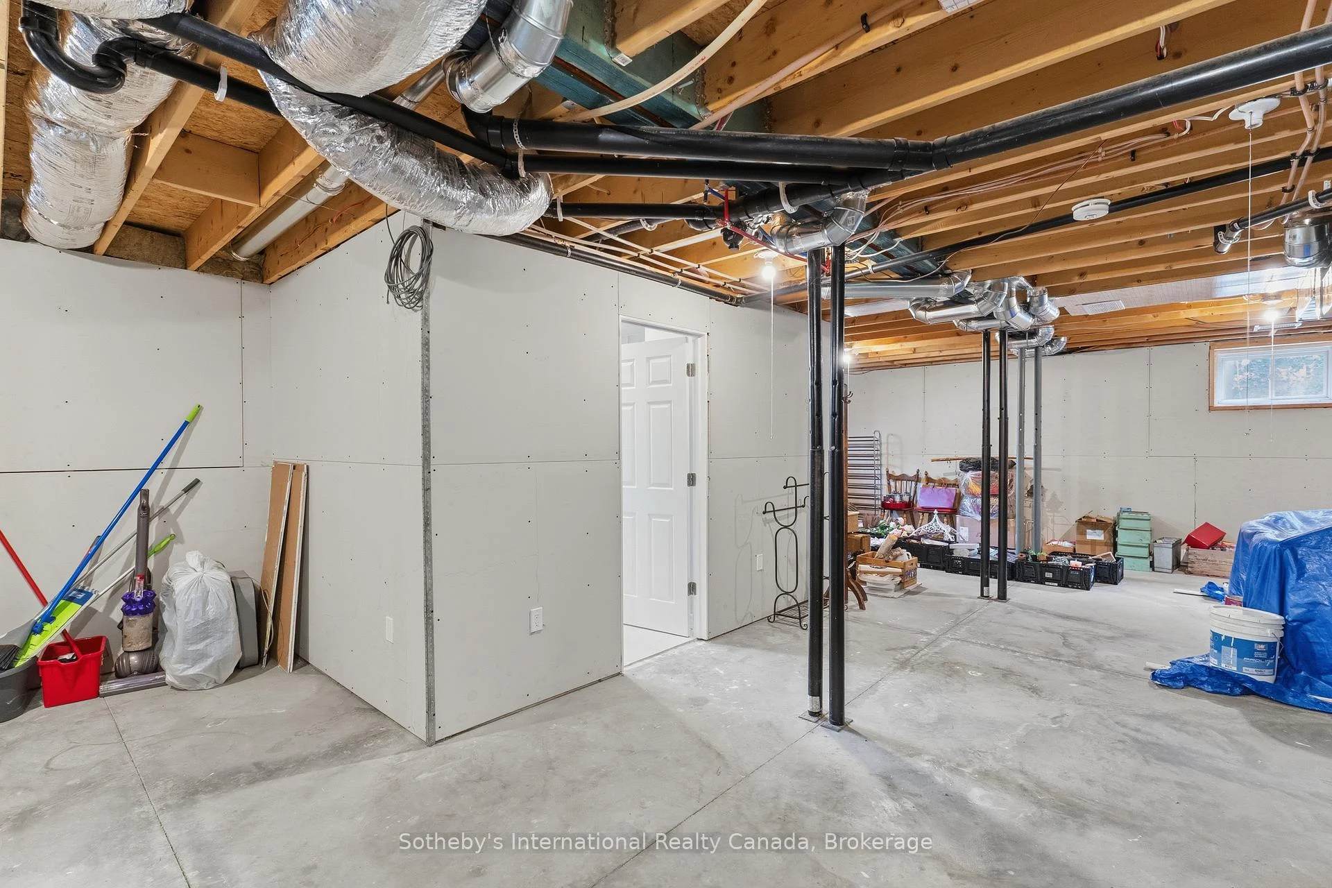 Photo 32 of 1021 Tower Crescent, Gravenhurst, Morrison — HOMEH