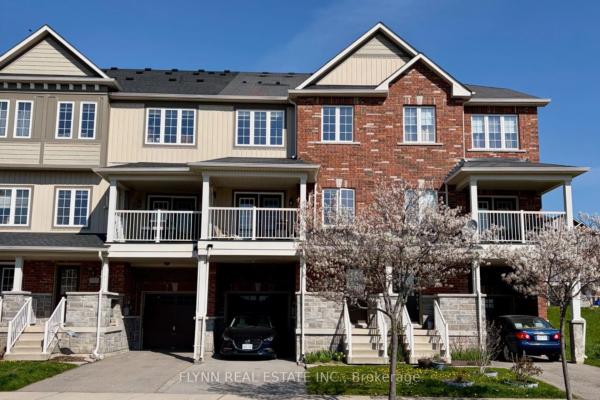 Photo 2 of 130 Truedell Circle, Hamilton, Waterdown — HOMEH