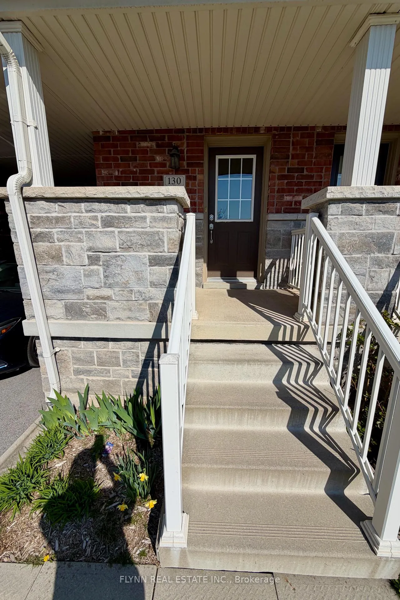 Photo 4 of 130 Truedell Circle, Hamilton, Waterdown — HOMEH