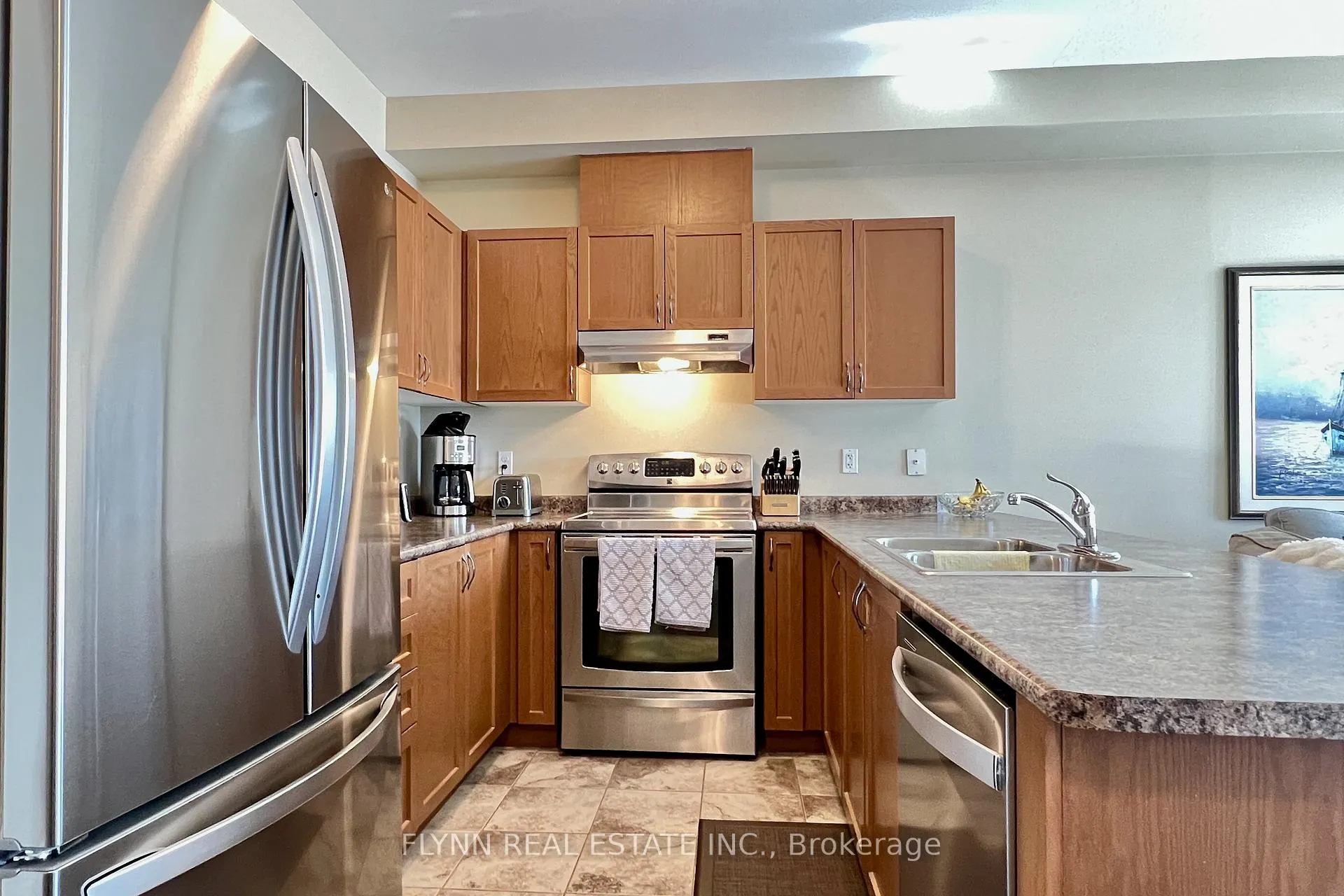 Photo 7 of 130 Truedell Circle, Hamilton, Waterdown — HOMEH