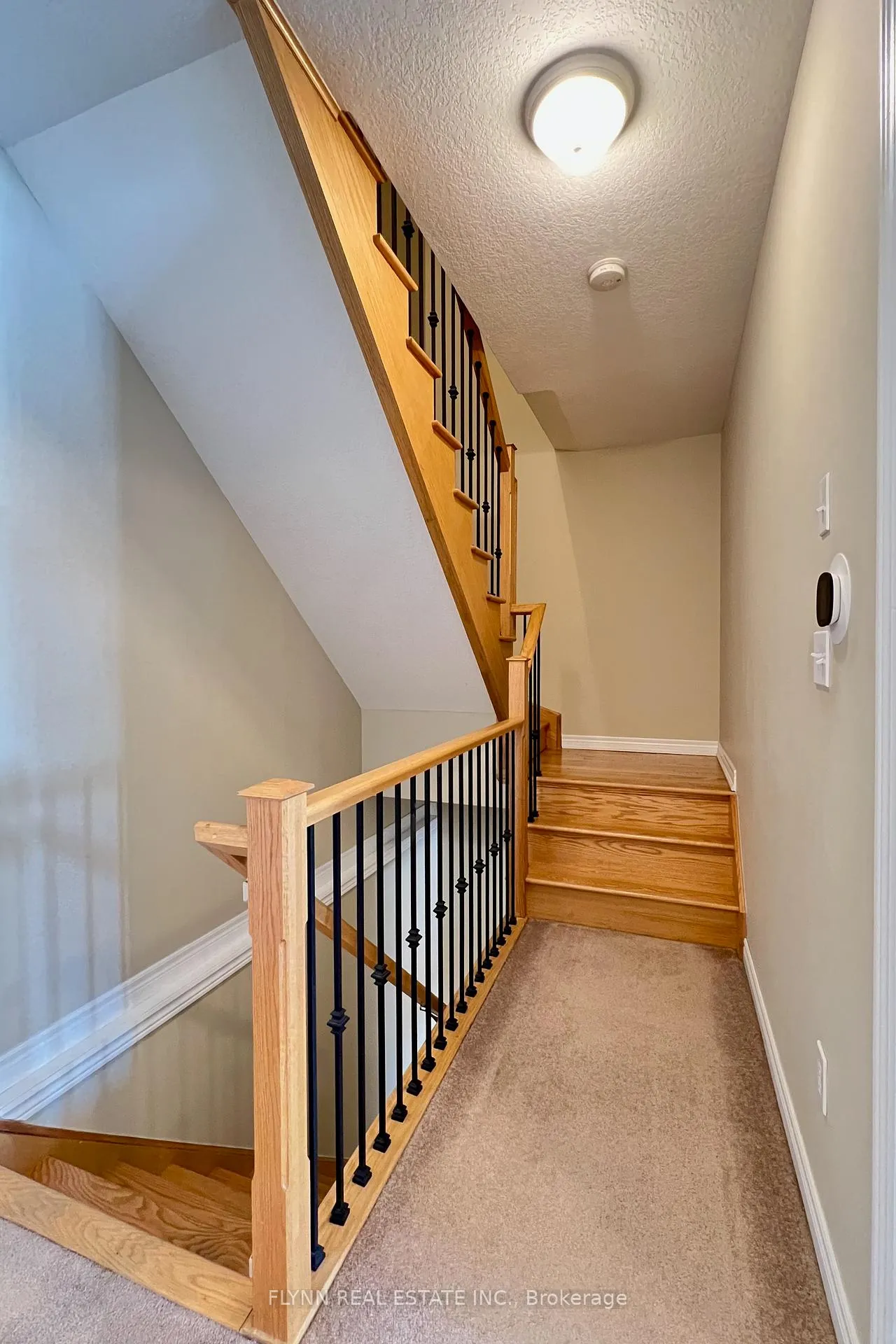 Photo 17 of 130 Truedell Circle, Hamilton, Waterdown — HOMEH