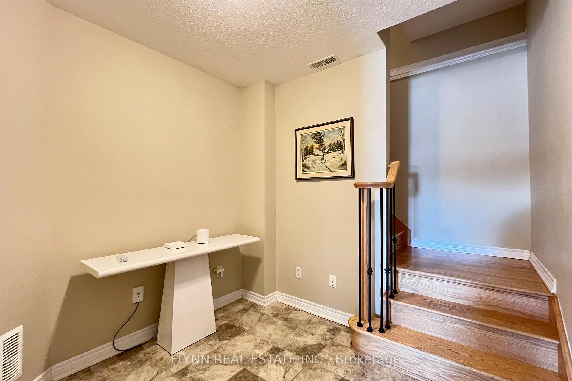 Photo 18 of 130 Truedell Circle, Hamilton, Waterdown — HOMEH