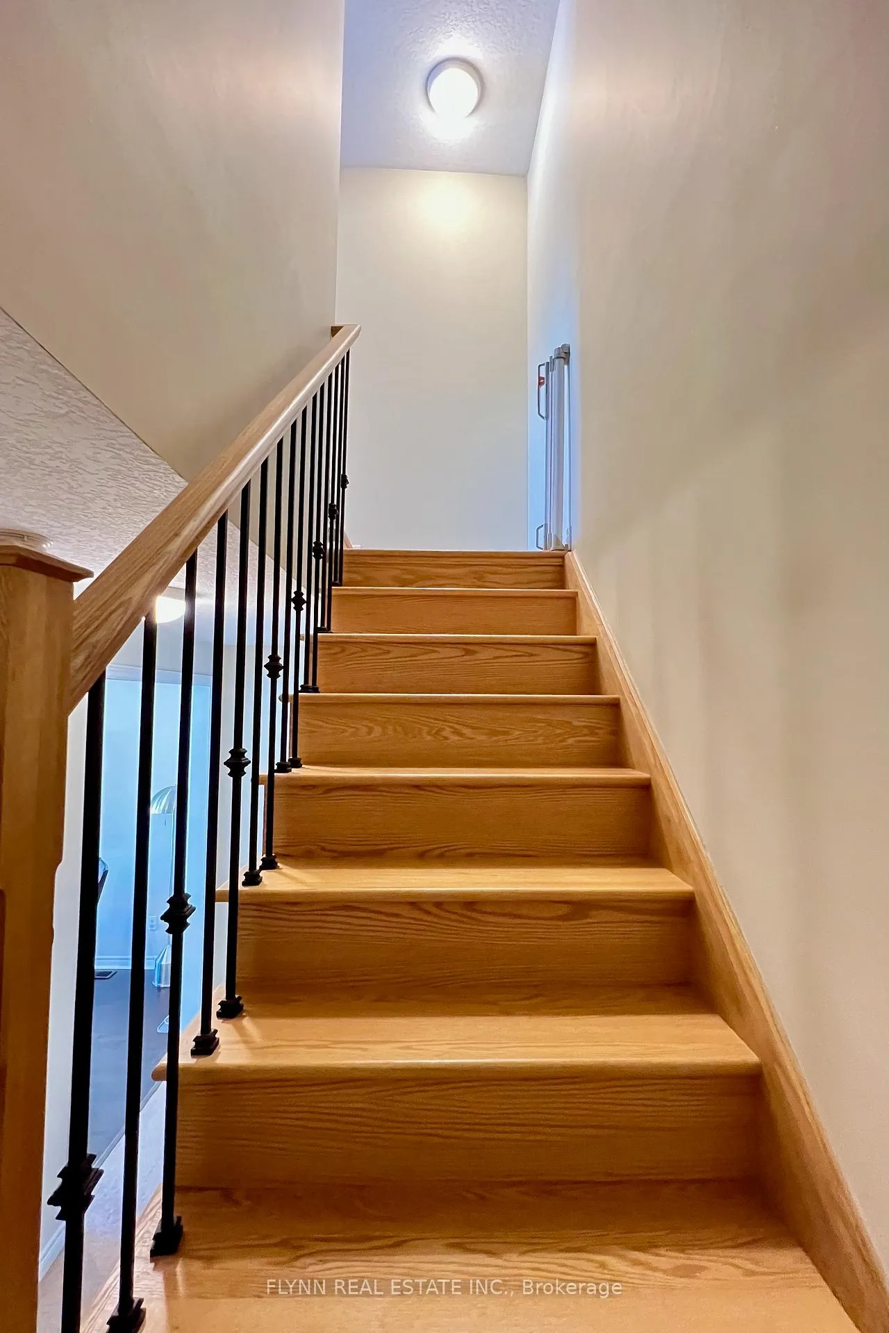 Photo 22 of 130 Truedell Circle, Hamilton, Waterdown — HOMEH
