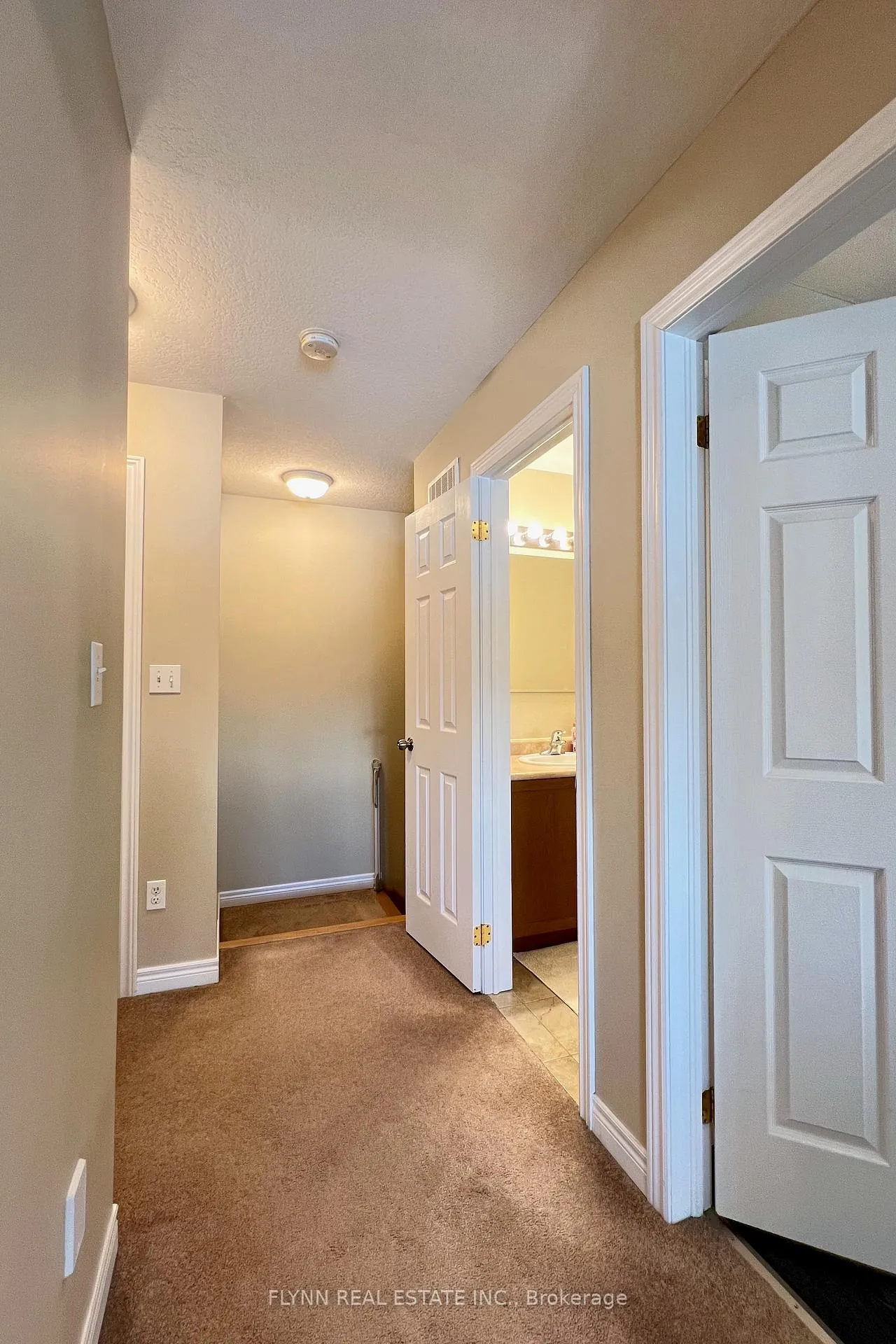 Photo 23 of 130 Truedell Circle, Hamilton, Waterdown — HOMEH