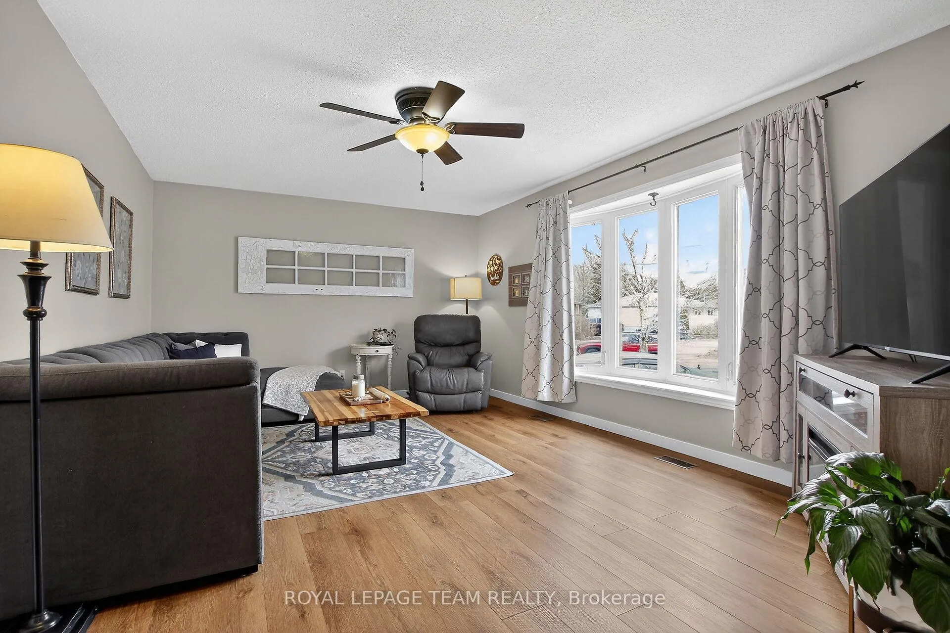 Photo 2 of 44 Ballantrae Way, Ottawa, Kanata - Glencairn/Hazeldean — HOMEH