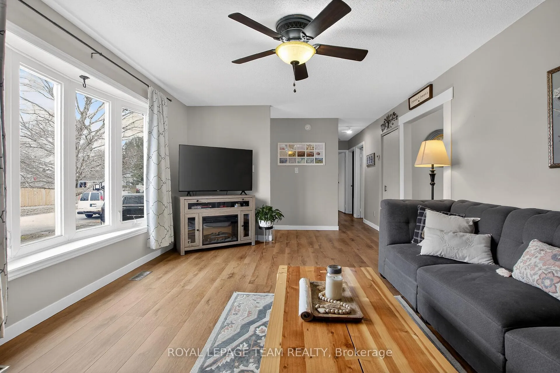 Photo 4 of 44 Ballantrae Way, Ottawa, Kanata - Glencairn/Hazeldean — HOMEH