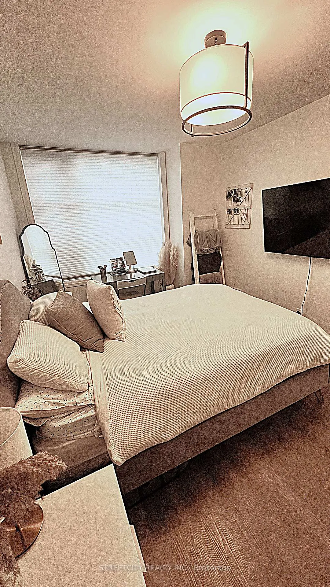 Photo 6 of Unit 31, 3900 Savoy Street E, London, South V — HOMEH