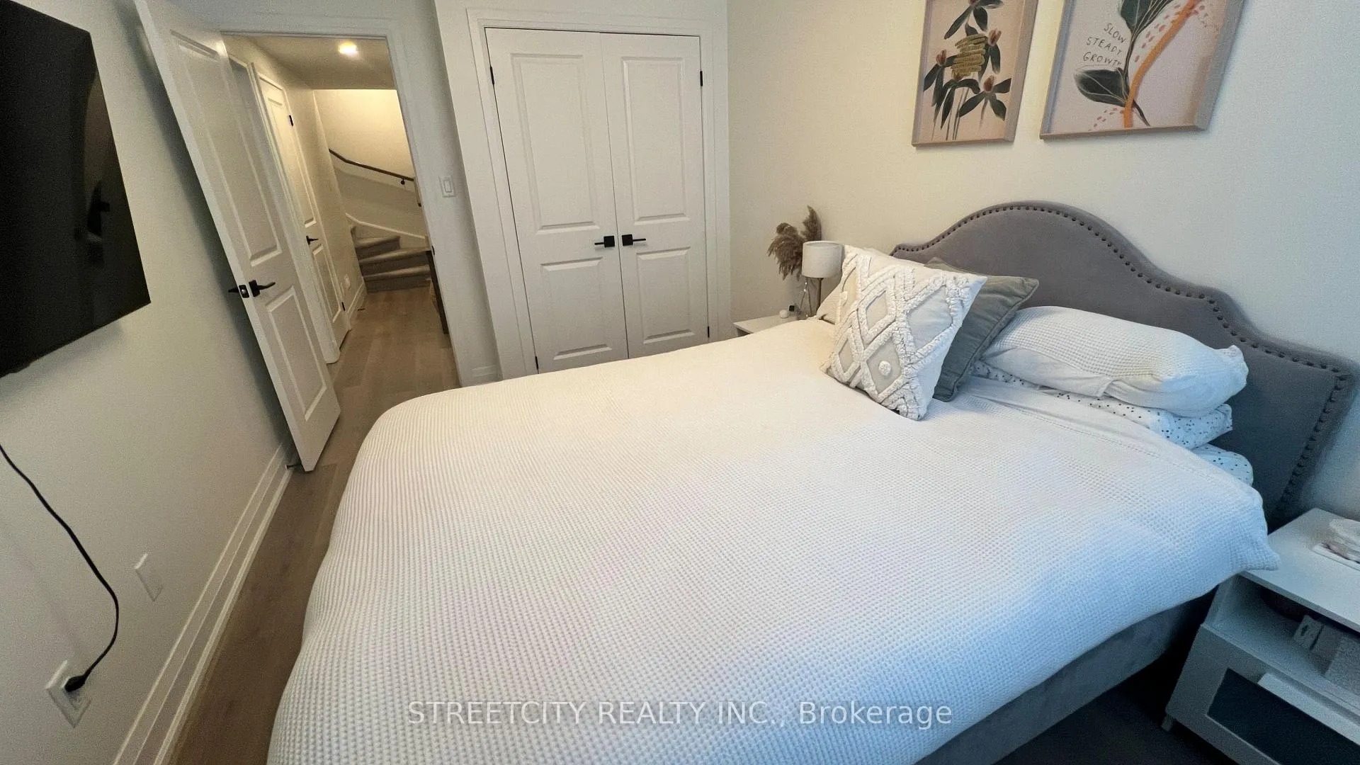 Photo 7 of Unit 31, 3900 Savoy Street E, London, South V — HOMEH